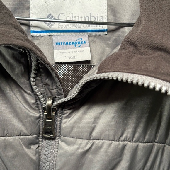 Columbia Silver Puffer Jacket with Lightweight Insulation - Picture 6 of 9